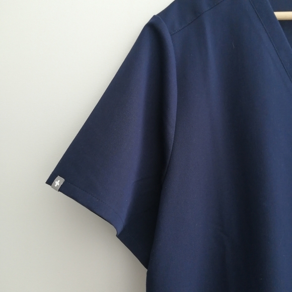 Figs Catarina One Pocket Scrub Top Navy XL - Picture 5 of 13